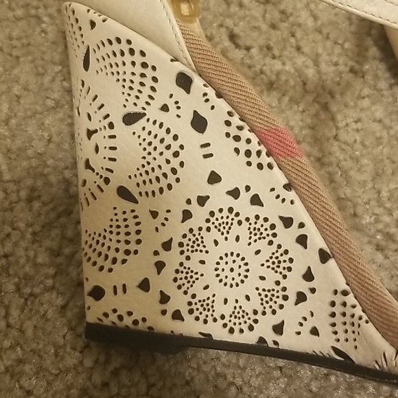 Burberry Prosum Wedge - Picture 5 of 8